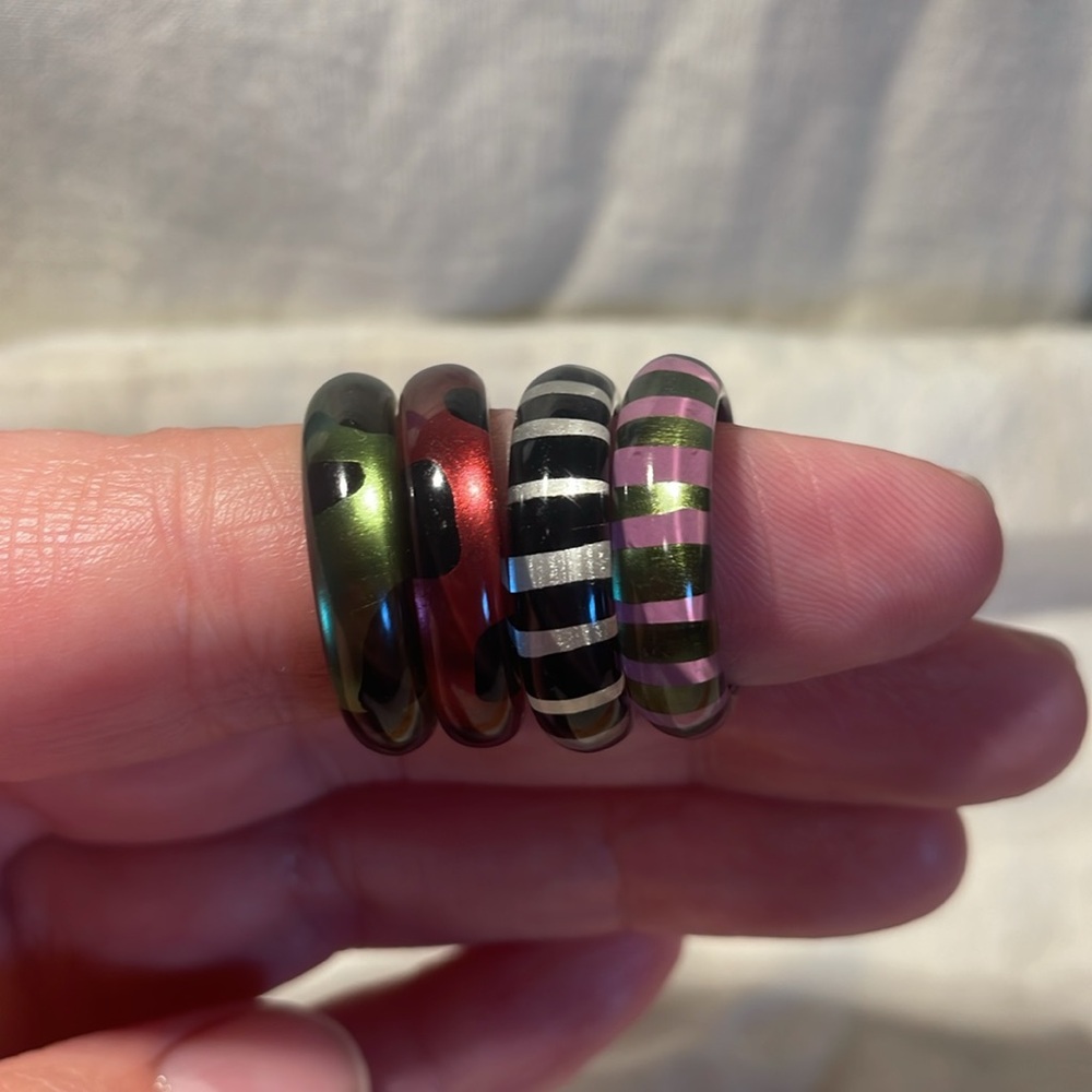 Striped and Spotted Resin Rings Set - Picture 5 of 5